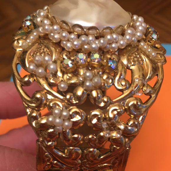 Gorgeous Vintage Clamp Bracelet With Faux Pearls and Aurora Borealis Stones - Picture 7 of 8